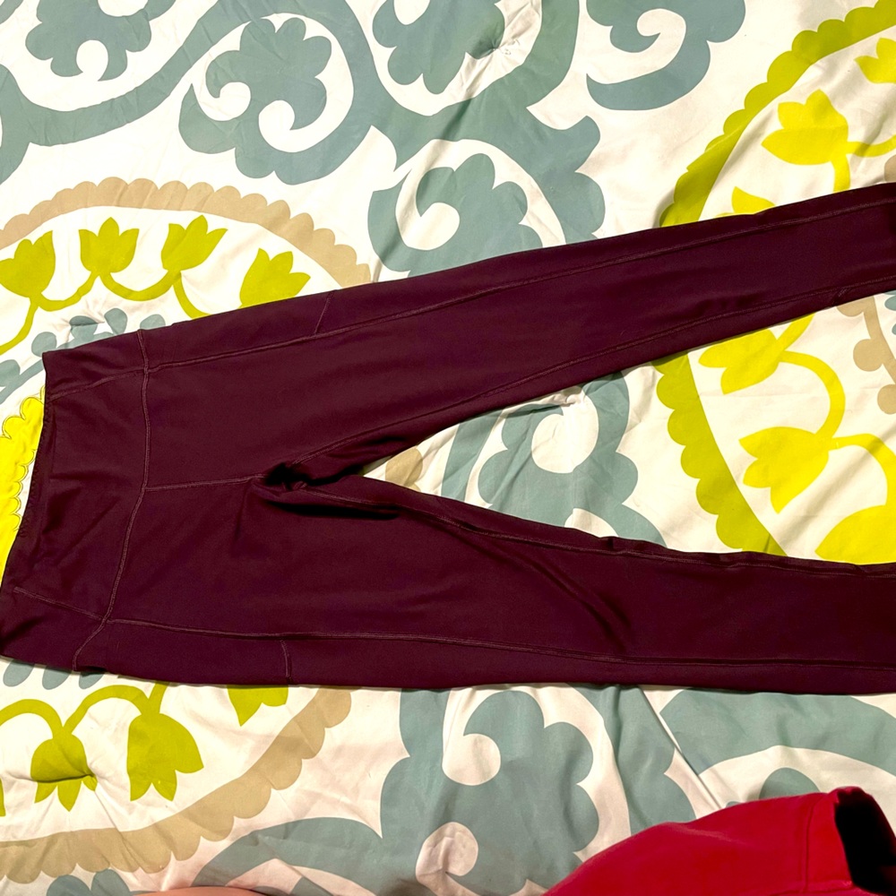 Victoria’s Secret maroon knockout leggings brand new size 6